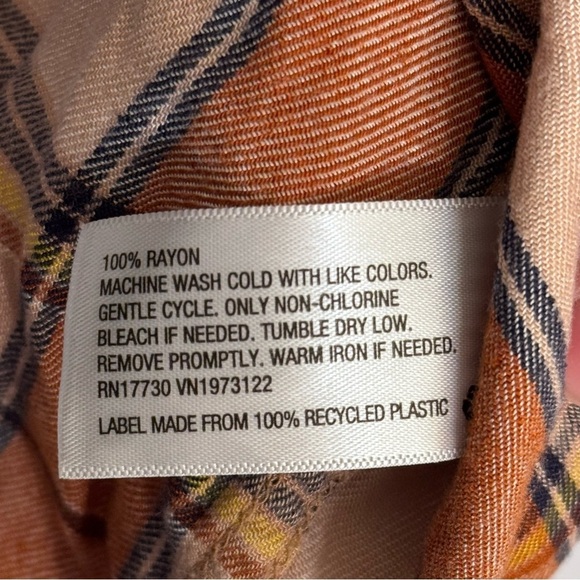 Universal Thread Plaid Lightweight Button Down Long Sleeve Size Medium - Picture 8 of 10